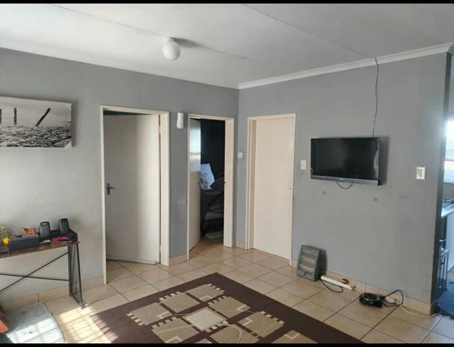 2 BEDROOM HOUSE FOR SALE IN LENASIA SOUTH
